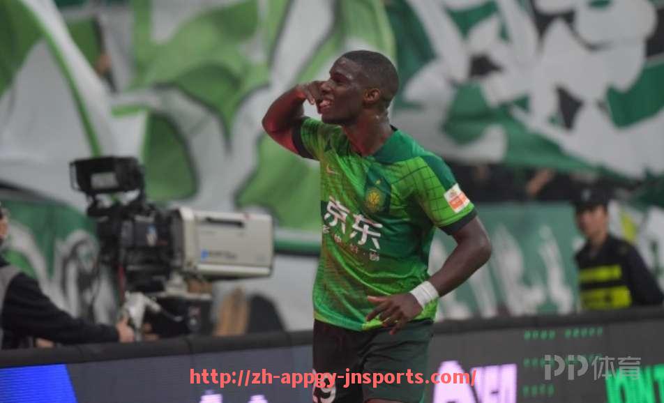 江南体育APP-英超最佳球员辛克莱尔的职业生涯与赛场表现